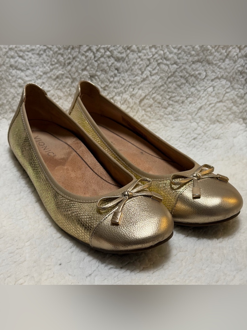 Vionic Minna Cap Toe Flats in Gold Snake Print Size 8 M